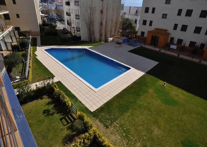 Apartment In Roses With Balcony, Pool-View