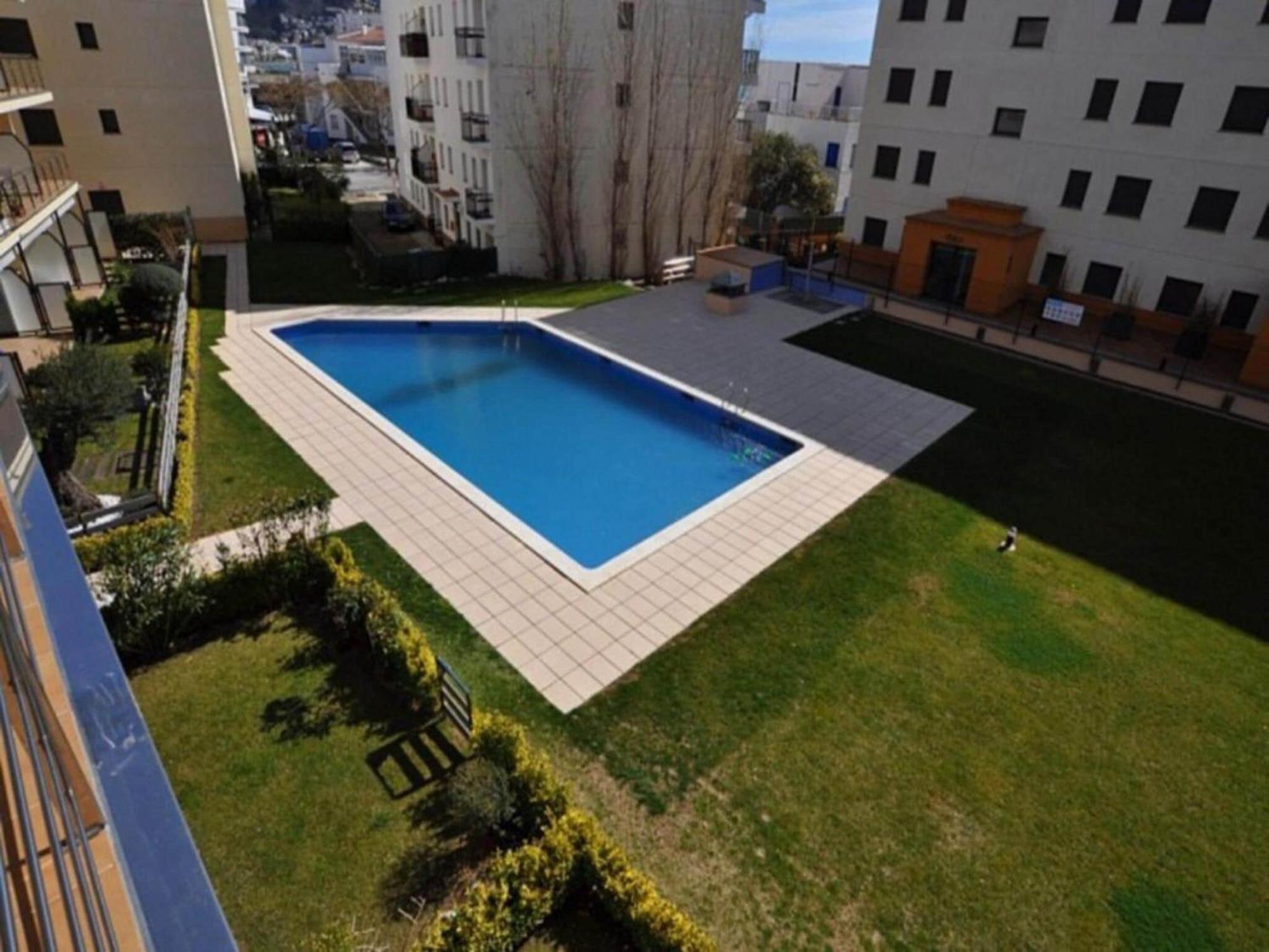 In With Balcony, Pool-view