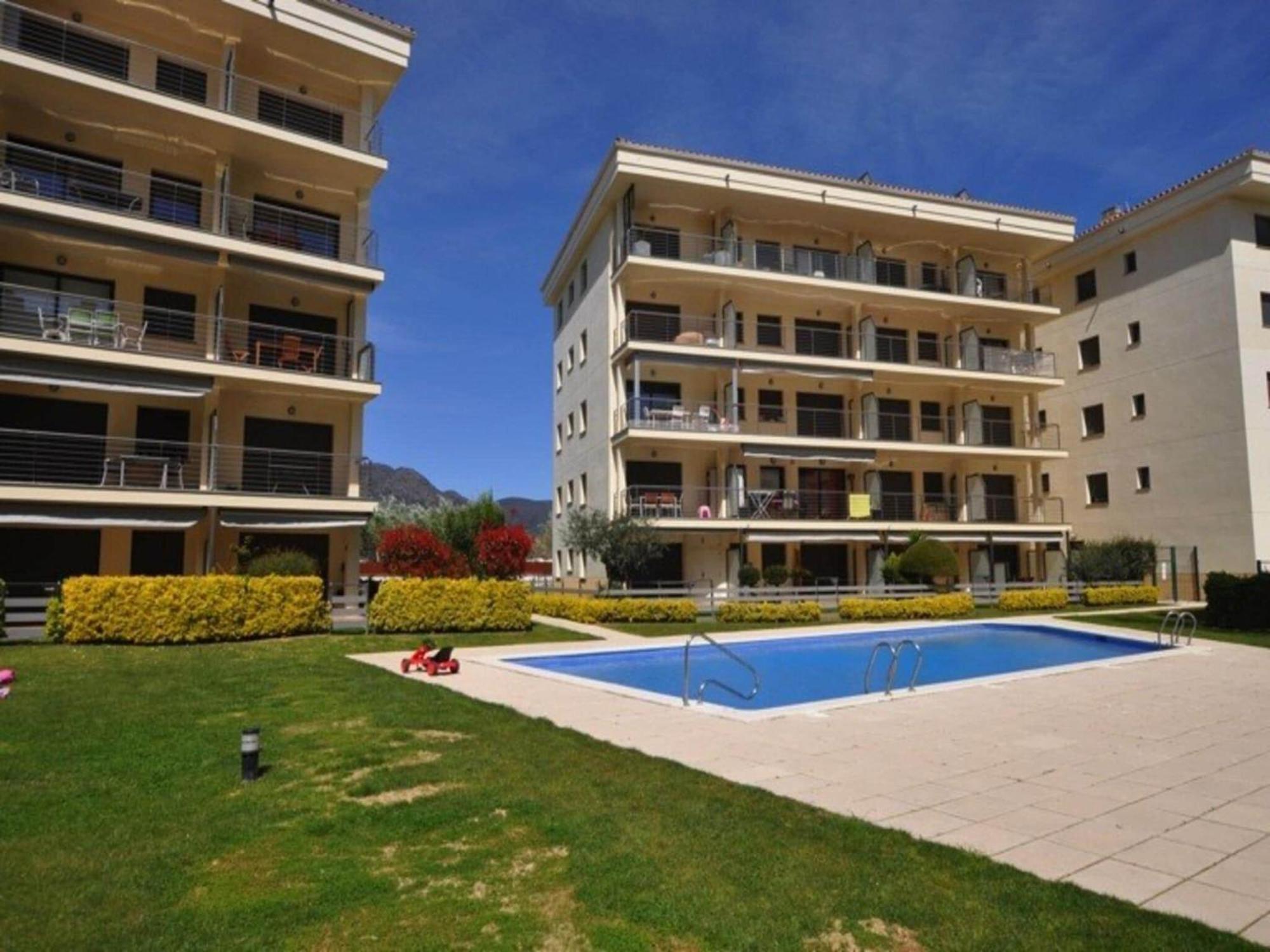 In With Balcony, Pool-view Apartamento