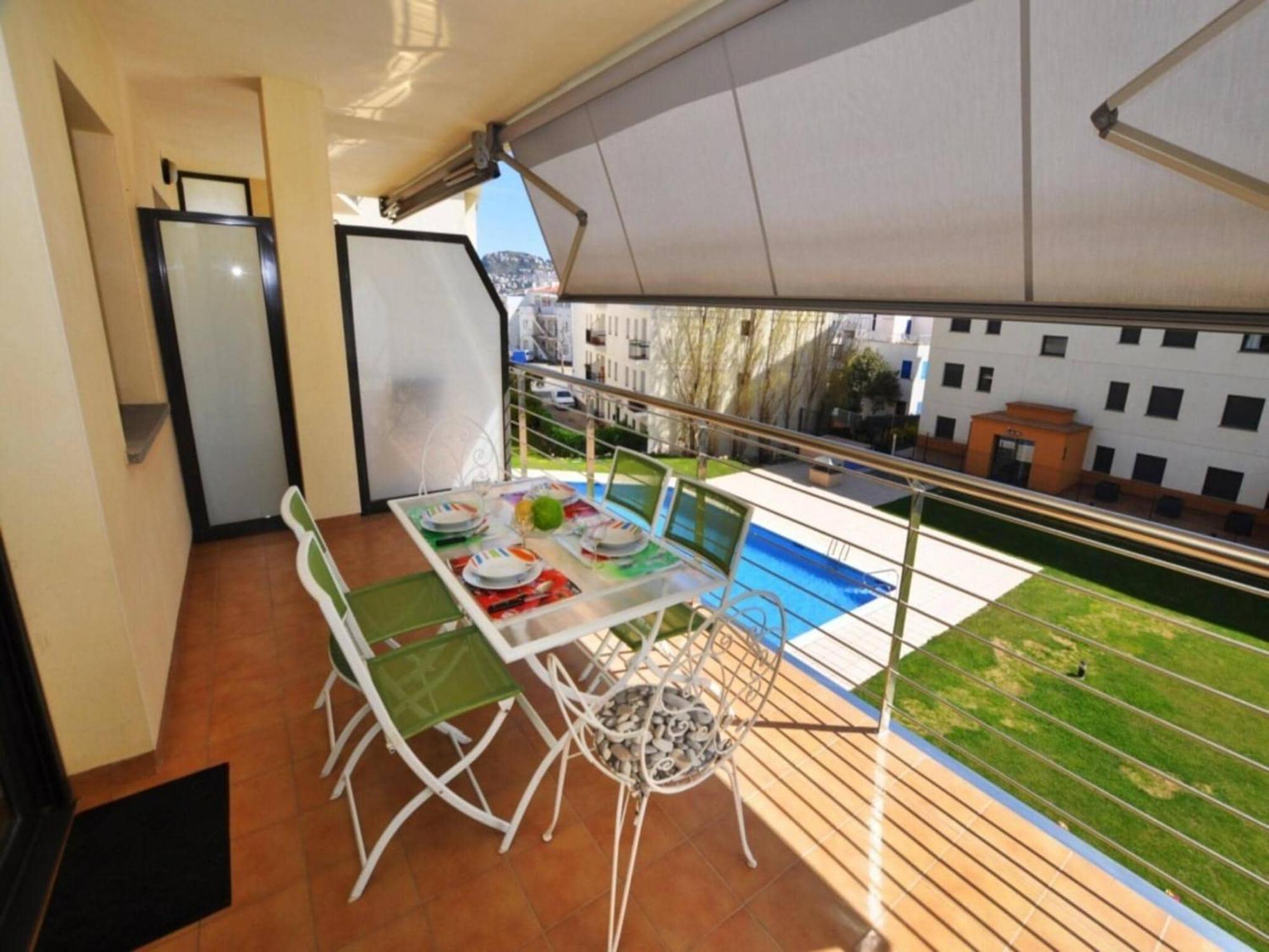 In With Balcony, Pool-view Apartamento Rosas